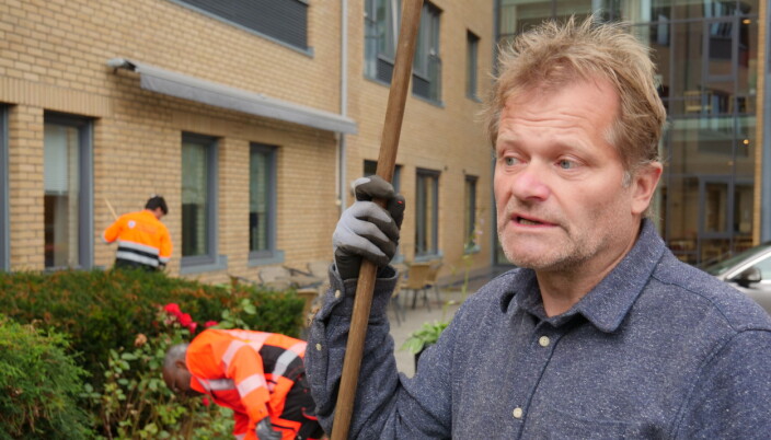 FORNUFTIG SAMARBEID: Gunnar Andenes fra læringssenteret er strålende fornøyd med at deltakerne får utfoldet seg med praktisk arbeid. FORNUFTIG SAMARBEID: Gunnar Andenes fra læringssenteret er strålende fornøyd med at deltakerne får utfoldet seg med praktisk arbeid.
