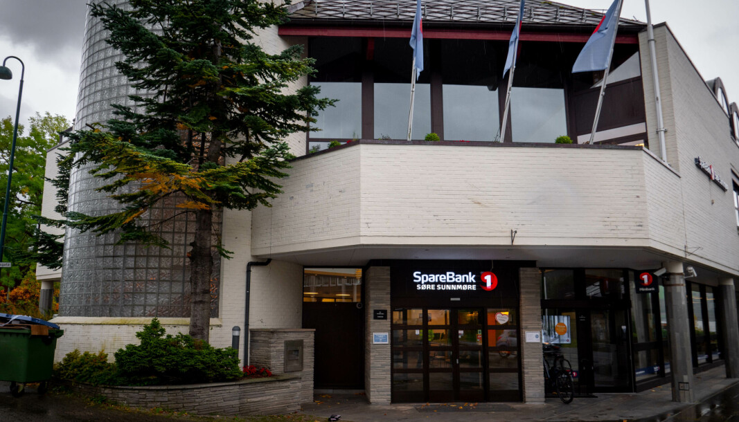 Tirsdag ble det vedtatt en plan for sammenslåing av SpareBank 1 SMN og SpareBank 1 Søre Sunnmøre. Tirsdag ble det vedtatt en plan for sammenslåing av SpareBank 1 SMN og SpareBank 1 Søre Sunnmøre.