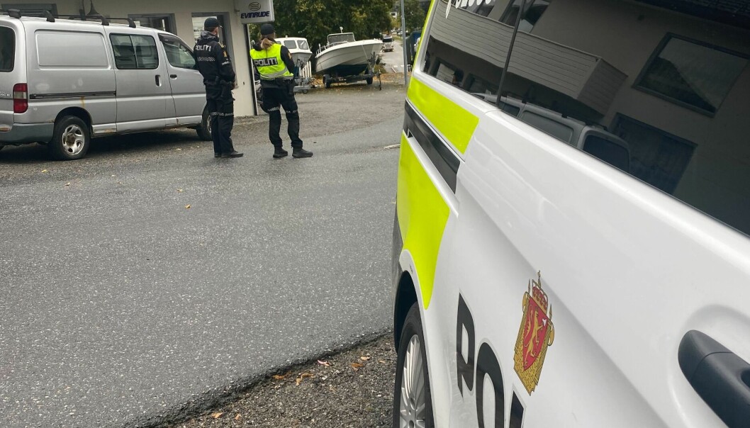 PÅ PLASS: Nødetatene er på stedet der ulykken mellom de to motorsyklene skjedde. PÅ PLASS: Nødetatene er på stedet der ulykken mellom de to motorsyklene skjedde.