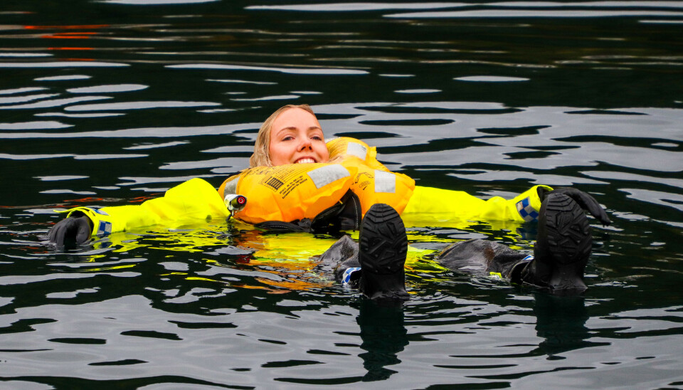 FLYTER GODT: Nærnett-reporter Stine Marie Gaustadnes Hansen prøvde å bli reddet av Redningsskøyta FLYTER GODT: Nærnett-reporter Stine Marie Gaustadnes Hansen prøvde å bli reddet av Redningsskøyta