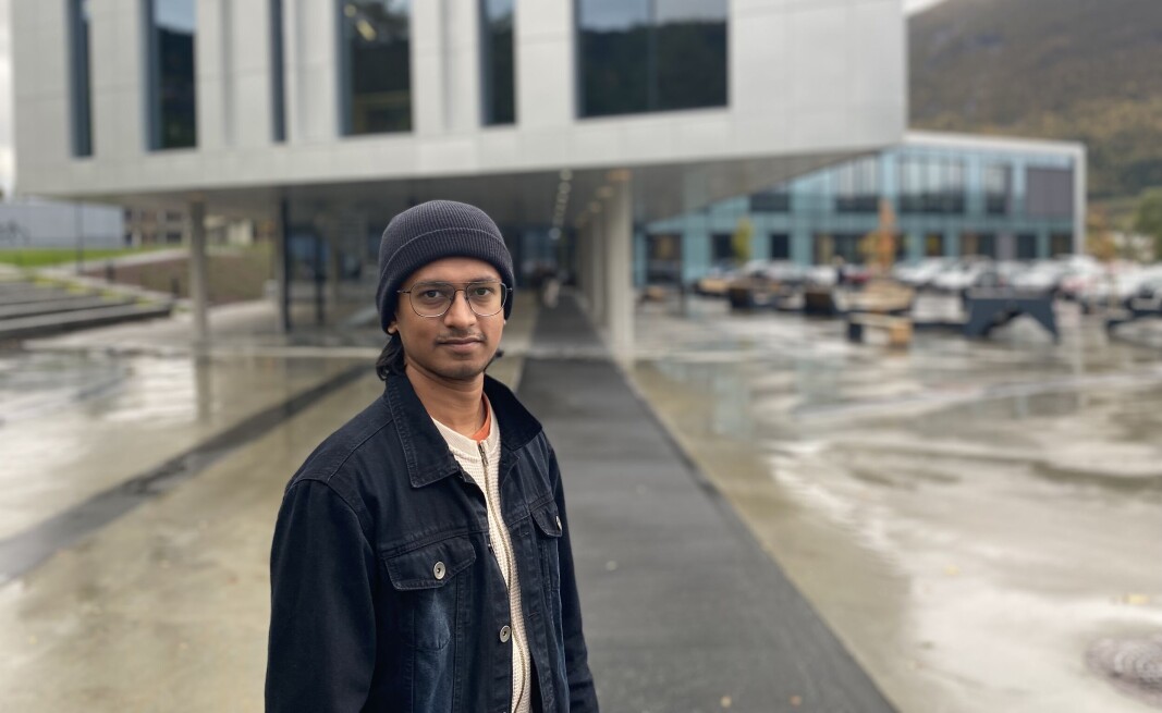 IKKE TILFREDS: Master in Media Practices-student, Abhizer Kapasi, risikerer å måtte betale skolepenger fra neste år. Det tror han vil føre til at mange studenter nedprioriterer Norge og Volda som studiedestinasjon. IKKE TILFREDS: Master in Media Practices-student, Abhizer Kapasi, risikerer å måtte betale skolepenger fra neste år. Det tror han vil føre til at mange studenter nedprioriterer Norge og Volda som studiedestinasjon.