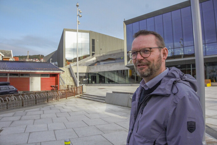 – Den varslede momsen på elbiler på over 500 000 kroner er ikke positivt. – Den varslede momsen på elbiler på over 500 000 kroner er ikke positivt.
