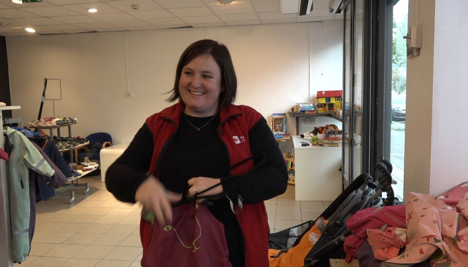 GRATIS: Hos Varmesen gir de bort klær til de som trenger det. Astrid er en av de frivillige som står bak dette tilbudet. GRATIS: Hos Varmesen gir de bort klær til de som trenger det. Astrid er en av de frivillige som står bak dette tilbudet.