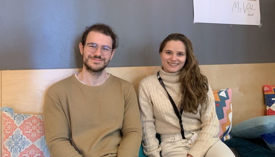 HELE VEIEN FRA SPANIA: Josè Ignacio Gil (25) og Raquel Barba Martinez (23) snakker både spansk, engelsk og litt norsk.