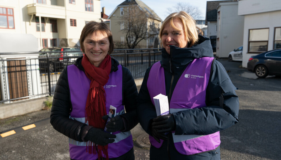 GLADE DAMER: Siv Dimmen og Karin Ottervik er fornøyd med dagens arbeid. GLADE DAMER: Siv Dimmen og Karin Ottervik er fornøyd med dagens arbeid.