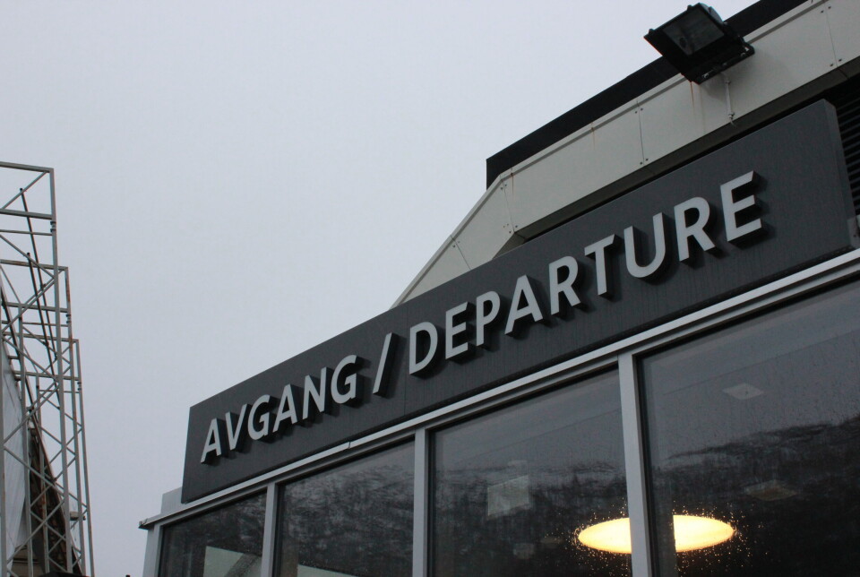 STENGES: Reasfaltering er grunnen til at flyplassen skal midlertidig stenges. STENGES: Reasfaltering er grunnen til at flyplassen skal midlertidig stenges.