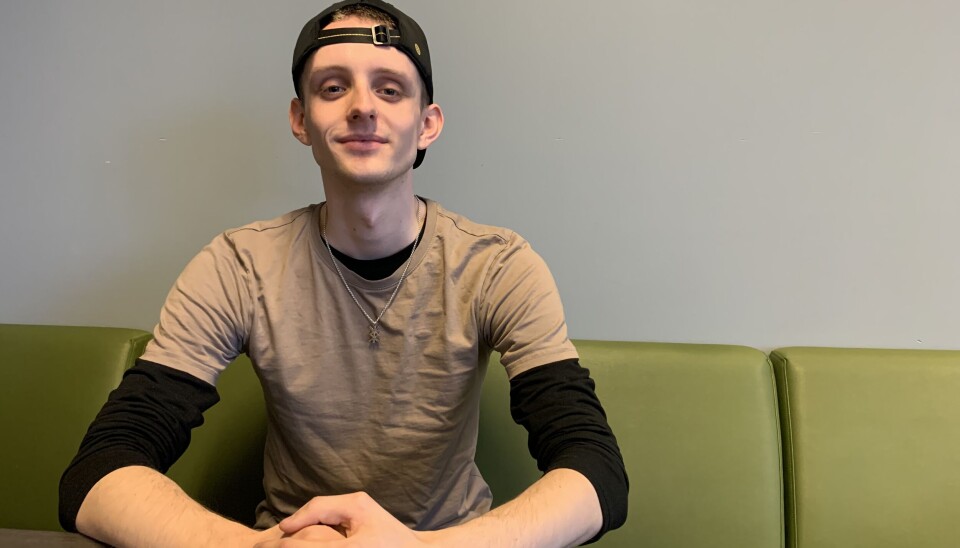 ROKKEN: Fredrik tilbringer mye av fritiden sin ved studenthuset.