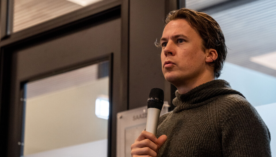 FOREDRAGSHOLDER BÅRD: Komikeren forteller studentene om hvordan det er å jobbe i mediebransjen. FOREDRAGSHOLDER BÅRD: Komikeren forteller studentene om hvordan det er å jobbe i mediebransjen.