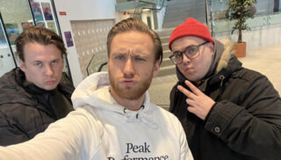 SELFIE MED FORBILDENE: Her fikk Fossedal posert med to menn han lenge har sett opp til.