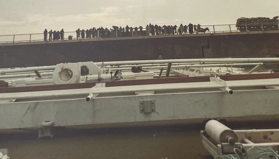 FANGET INTERESSE: Lokalbefolkningen observerte båtene seile gjennom Nilen.