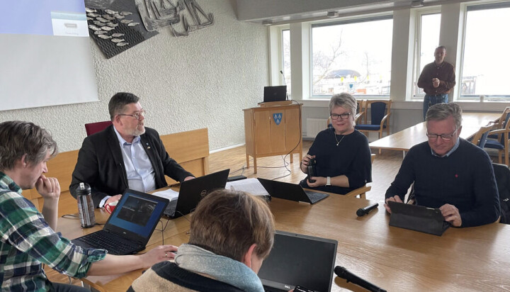 FORMANNSKAPET: Det var lite debatt da formannskapet i Hareid skulle stemme over om gratis elbil-lading for ansatte i kommunen skulle avvikles.