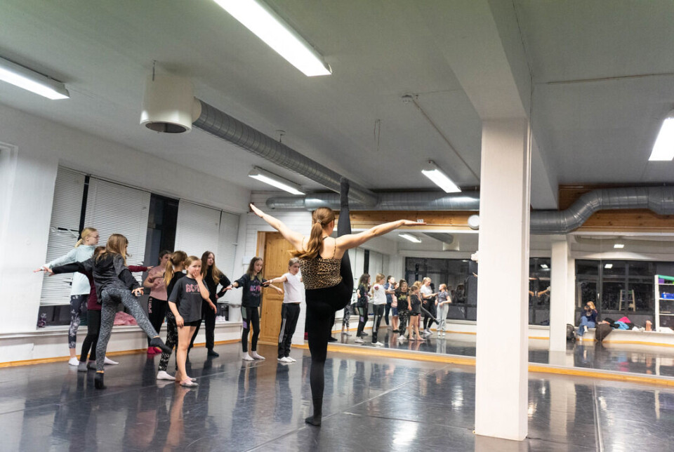 MASSE ENERGI: Regine i aksjon under hiphop-timen. MASSE ENERGI: Regine i aksjon under hiphop-timen.