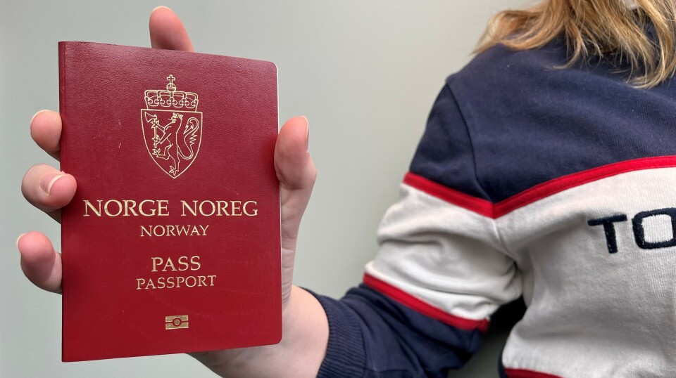 PÅMINNELSE: Trykket på politistasjonene øker stadig nærmere sommeren, og politiet oppfordrer derfor folk til å være tidlig ute for å slippe lange køer. PÅMINNELSE: Trykket på politistasjonene øker stadig nærmere sommeren, og politiet oppfordrer derfor folk til å være tidlig ute for å slippe lange køer.
