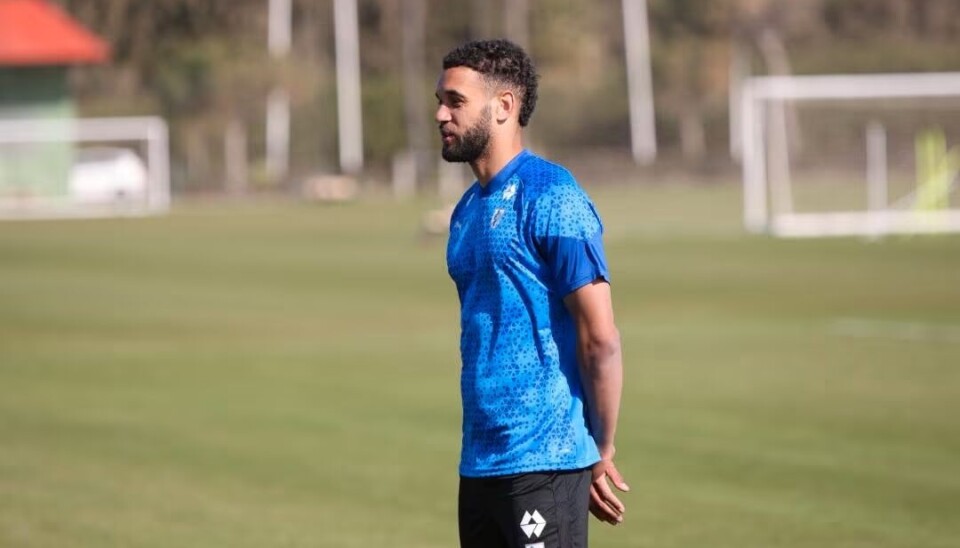 KRIGER: Midtstopper Morgado poserer i Marbella.