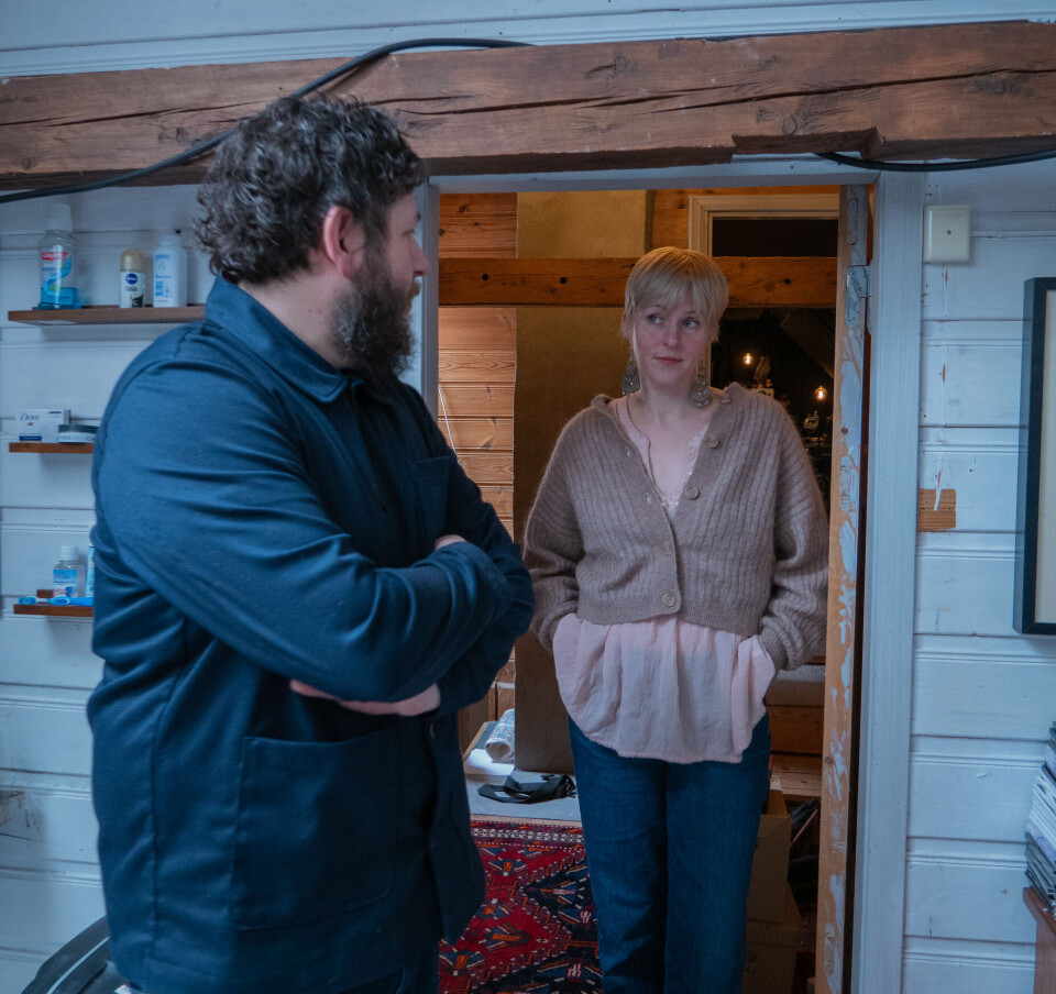 PÅ LOFTET: Nå er dette en del av Egil Olsen sitt musikkrom, men paret underes over om dette kunne vært rommet Trine lå på.