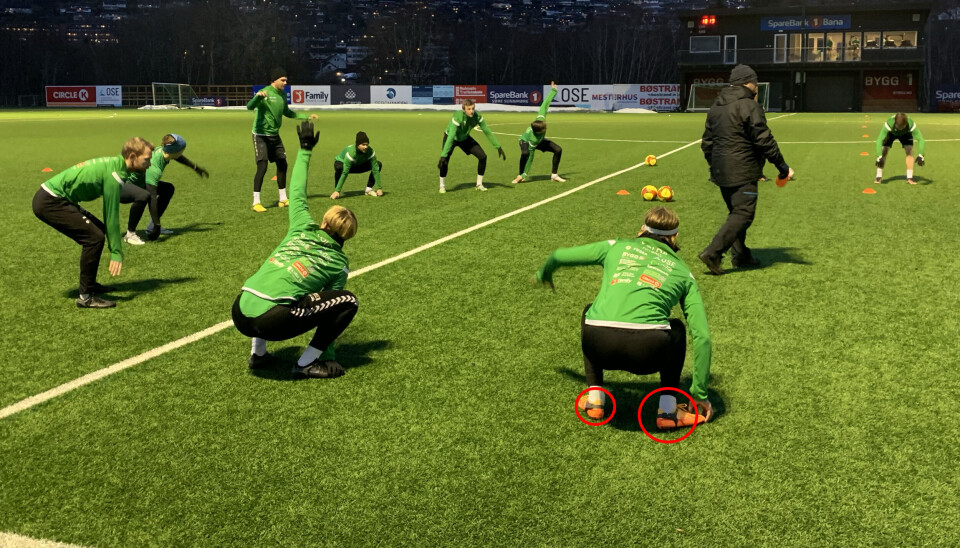 PLAYERMAKER: Brikkene er festet til skoene. PLAYERMAKER: Brikkene er festet til skoene.