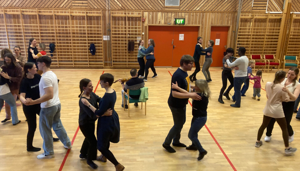 DANSEGLEDE: Mange møtte opp på samlinga 'Dans for unge vaksne' på Mork Grendahus. DANSEGLEDE: Mange møtte opp på samlinga 'Dans for unge vaksne' på Mork Grendahus.