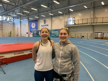 SPENTE: Birte Skeide Sætee(16) (t.v.) og Borghild Oline Holstad(16) gleder seg til å kjempe om medaljer på hjemmebane denne helgen. Se intervju med jentene nederst i saken.