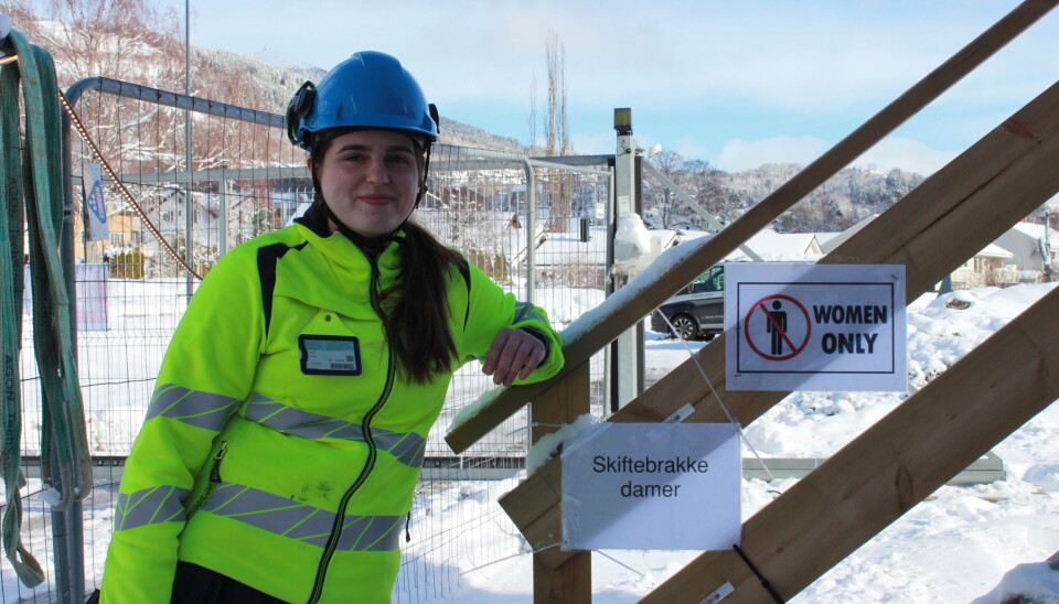 KVINNEGARDEROBE: Voldaportalen har en egen brakke for kvinner.