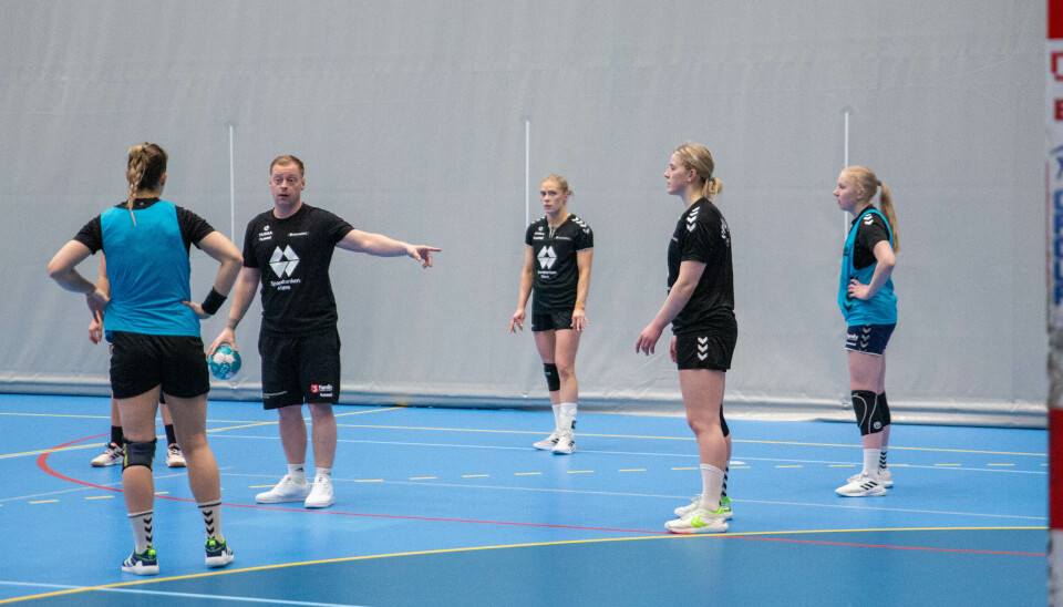 FORLATER VOLDA: Klubben mister to sentrale bidrag, i trener Haraldsson og linjespiller Stølen etter sesongen. FORLATER VOLDA: Klubben mister to sentrale bidrag, i trener Haraldsson og linjespiller Stølen etter sesongen.