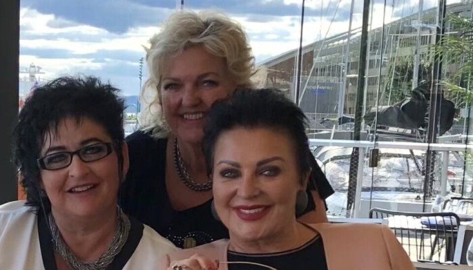 TRIO: Søsteren til Lilli Bendriss, Aase Sydness i midten, er også en god venninne av Diana. TRIO: Søsteren til Lilli Bendriss, Aase Sydness i midten, er også en god venninne av Diana.