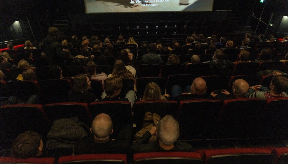 TETTPAKKET PÅ KULTURHUSET: Premiera på Eg har ord er fullstendig utselt. Filmen bø på ordentlege latterkuler, men hadde også fleire ektefølte augeblikk. Då kunne man høyre ein knappenål falle. TETTPAKKET PÅ KULTURHUSET: Premiera på Eg har ord er fullstendig utselt. Filmen bø på ordentlege latterkuler, men hadde også fleire ektefølte augeblikk. Då kunne man høyre ein knappenål falle.