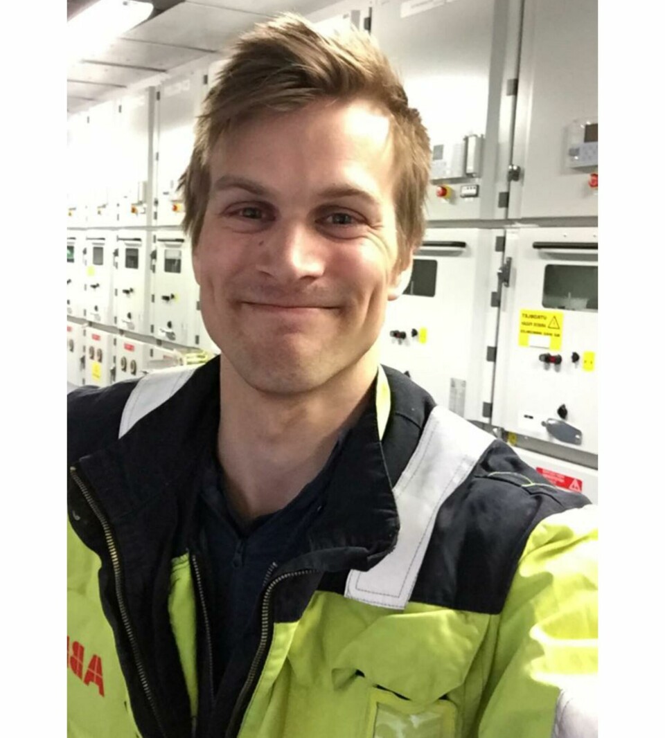 FORNØYD: Oddgeir på en av mange arbeidsplasser som serviceingeniør. På bildet befinner han seg på en oljeplattform i Nordsjøen.