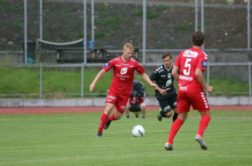 LEVENDE GULT KORT: Som midtbaneanker blir det mye riving og sliting fra Brann-kaptein Heltne Nilsen. LEVENDE GULT KORT: Som midtbaneanker blir det mye riving og sliting fra Brann-kaptein Heltne Nilsen.