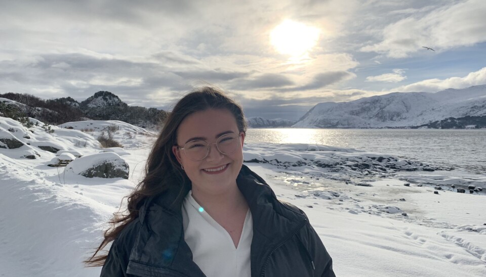 Lokalpolitiker Lovise Nikoline Voldsund (24) pleier å dra ut til havgapet ved hjemstedet i Fosnavåg for å høre bølgene slå og å kjenne sola varme.