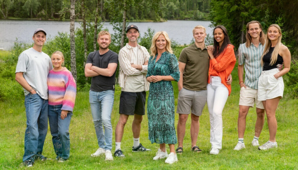 ÅRETS DELTAKERE: Benjamin Martinsen og Eli Rebekka Haugen (til venstre) studerte begge to i Volda. Nå skal de konkurrere om å vinne sin egen sommerhytte mot de andre deltakerparene.
