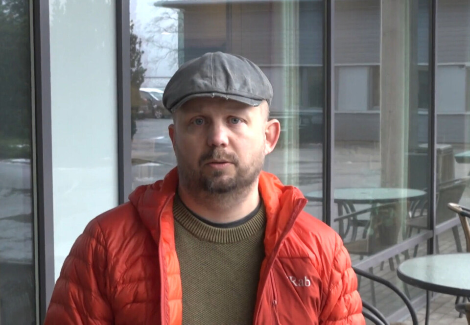 HOLDNINGSENDRING: Kommuneoverlege Arne Drabløs la fram rapporten under møtet mandag.