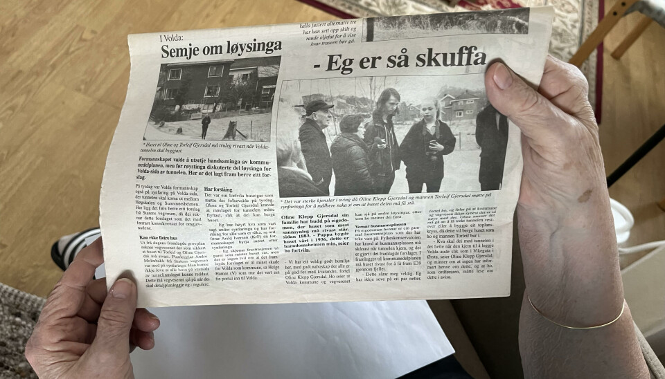 INGEN VARSEL: Ekteparet Gjersdal har to ganger lest om at de mister eiendommen sin i lokalavisen, uten forvarsel fra kommunen. INGEN VARSEL: Ekteparet Gjersdal har to ganger lest om at de mister eiendommen sin i lokalavisen, uten forvarsel fra kommunen.