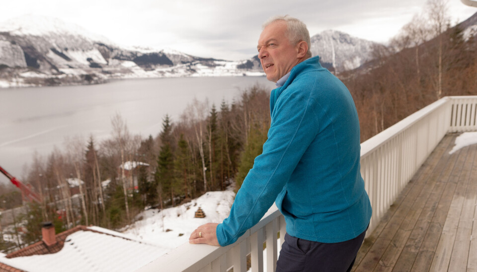 MOT ØRSTA: Thon nyter utsikten mot Ørsta, hvor han håper at han blir ordfører. MOT ØRSTA: Thon nyter utsikten mot Ørsta, hvor han håper at han blir ordfører.