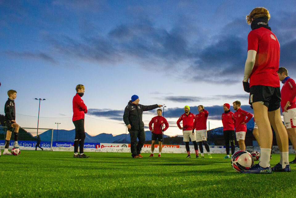 KONTROLL: Trener Kenneth Nydahl samler troppene. KONTROLL: Trener Kenneth Nydahl samler troppene.