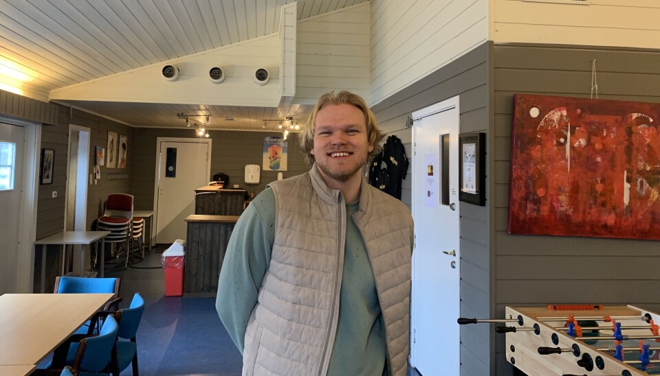 Sandssokningen Herman Brune Leikanger (25) holder ofte fortet i ungdomhuset på Larsnes.