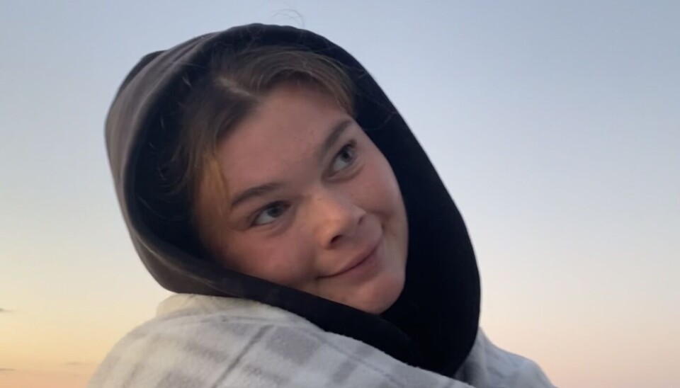 DRØMMELAND: Eline er klar for å dykke inn i en god bok og drømme seg vekk.