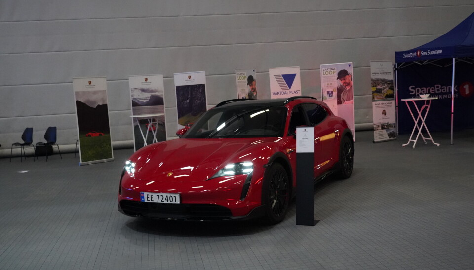 SPONSOR: Porsche var en av mange sponsorer som gjorde konferansen mulig. De stilte med flere biler på gulvet. SPONSOR: Porsche var en av mange sponsorer som gjorde konferansen mulig. De stilte med flere biler på gulvet.