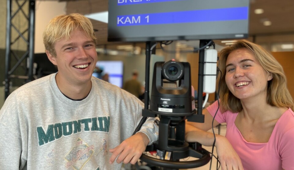 PROGRAMLEIARAR: Henrik Hegg Johansen og Andrine Gald Myklebust skal vere Nærsynet sine programleiarar den fyrste veka.