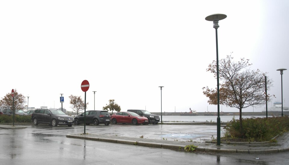 PENDLARKOMMUNE: Fleire set bilen sin igjen i Hareid sentrum for å pendle til Ålesund med hurtigbåten.