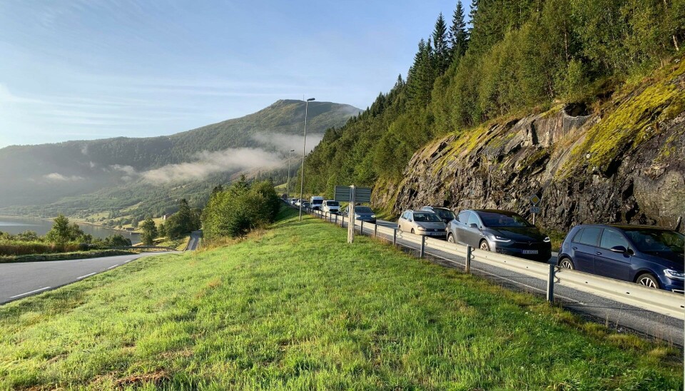 LANGE KØER: Trafikanter må regne med noe ventetid. LANGE KØER: Trafikanter må regne med noe ventetid.