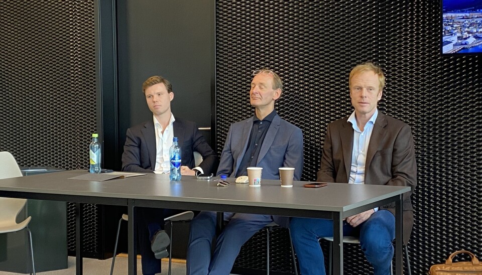 TAR OVER STAFETTPINNEN: Bjørn Dæhlie er vant til å gå ankeretappen. I dette tilfellet går han de to-tre siste etappene. fv. Sivert Dæhlie, Thomas Bjørn Marschall, Bjørn Dæhlie. TAR OVER STAFETTPINNEN: Bjørn Dæhlie er vant til å gå ankeretappen. I dette tilfellet går han de to-tre siste etappene. fv. Sivert Dæhlie, Thomas Bjørn Marschall, Bjørn Dæhlie.