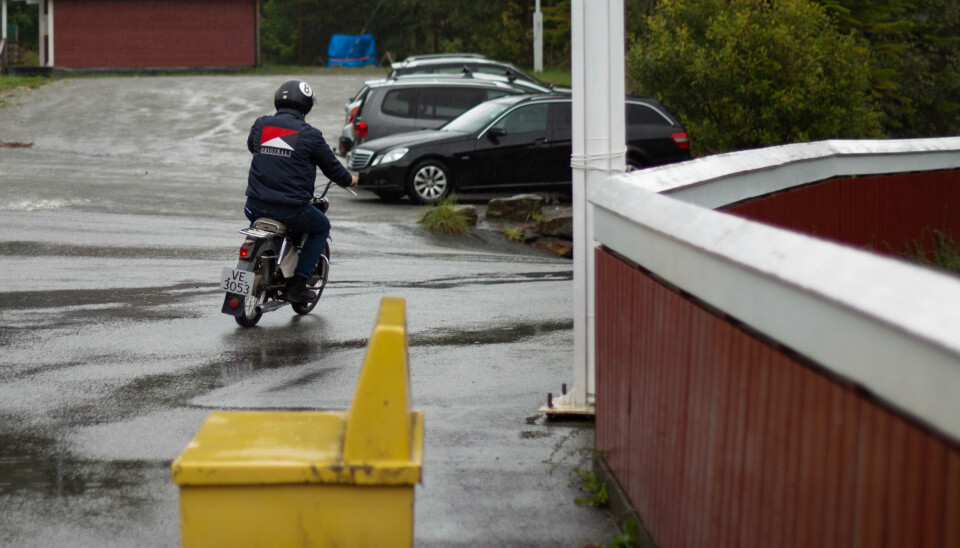 DURER PÅ: Fornøyd med å ha avlagt sin stemme kjører Skoge hjemover. DURER PÅ: Fornøyd med å ha avlagt sin stemme kjører Skoge hjemover.