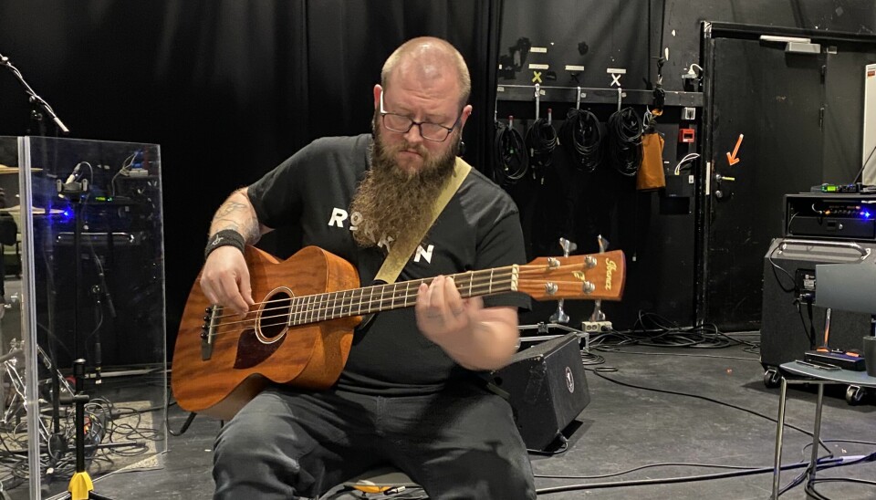 Anders 'Sussebass' Horvei spiller både bass og gitar i Sjándi.