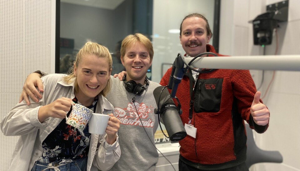 GOD MORGEN: Borghild Kvæven, Andreas Molvig & August-Johannes Wernersen holdt Radio Volda-maskineriet i gang mandag morgen.