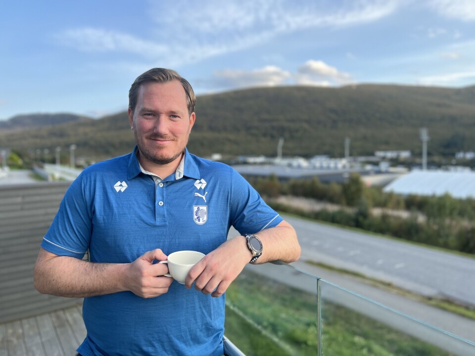 AVSLAPPET: Med kort vei til arbeidsplassen på Høddvoll, kan Dragsten skue utover anlegget med en kaffekopp i hånda. AVSLAPPET: Med kort vei til arbeidsplassen på Høddvoll, kan Dragsten skue utover anlegget med en kaffekopp i hånda.