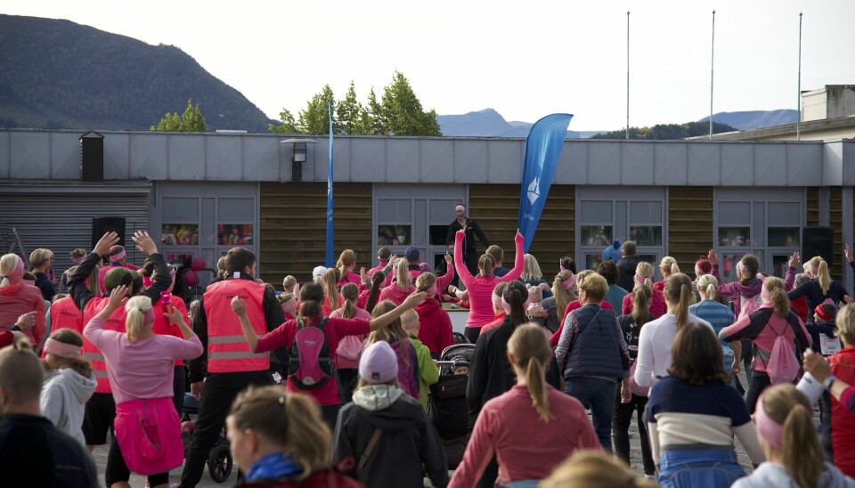 FØRSTE GANG: Family Sports Club sto bak Rosa Sløyfe løpet som foregikk i Ørsta på søndag.