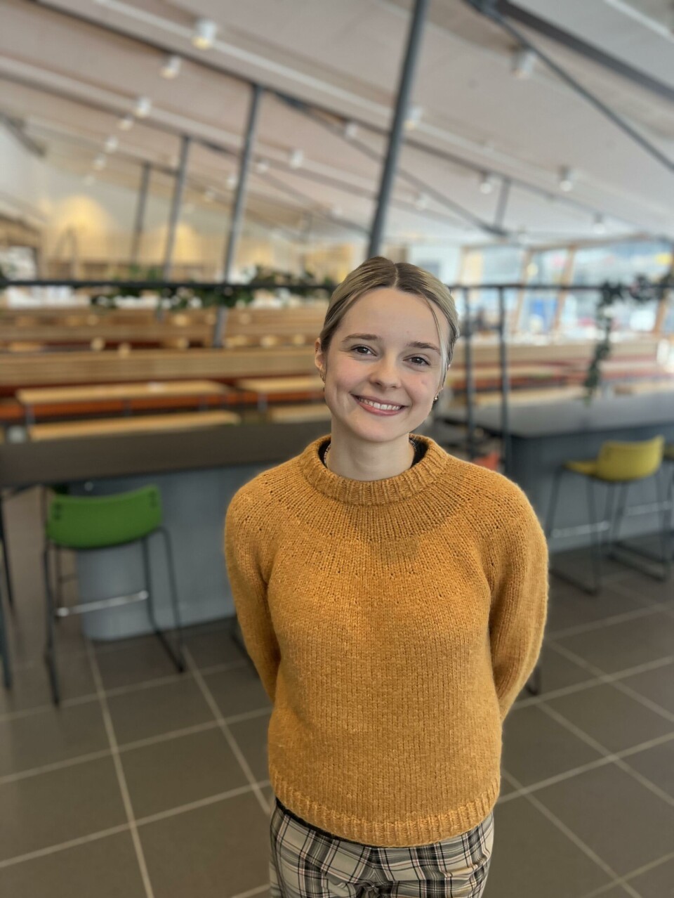 HØRER PÅ STUDENTENE: Ammy Bolme forteller at Studentparlamentet legger til rette for gratis kondomer ved Høgskulen i Volda.