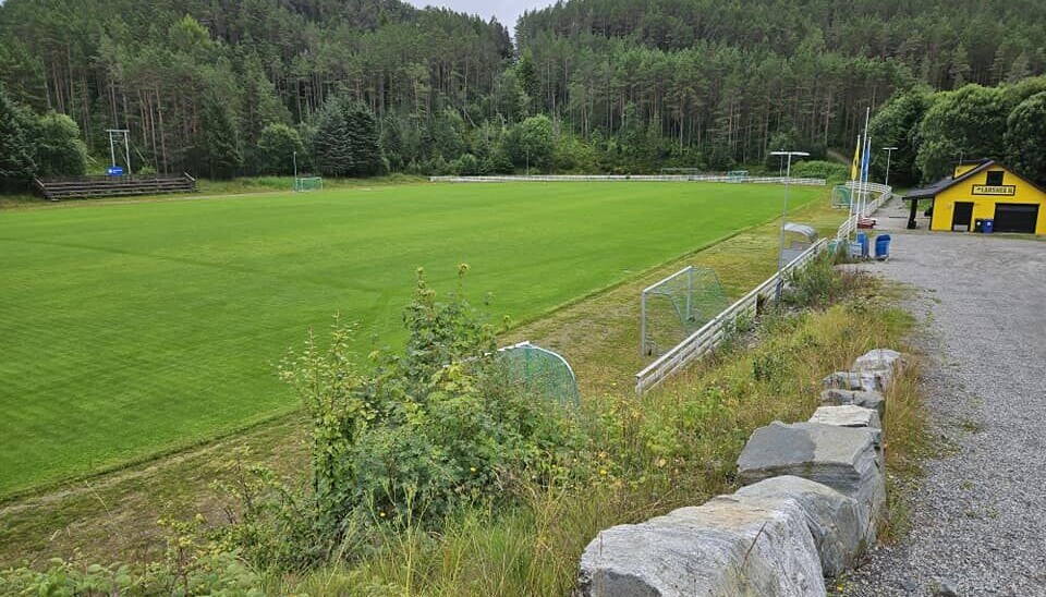 PUSSER OPP: Fotballhallen kjem opp ved same stad som stadionanlegget til Larsnes