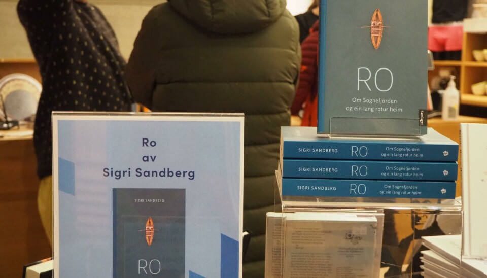 RO: Boka tar føre seg RO i to betydningar.