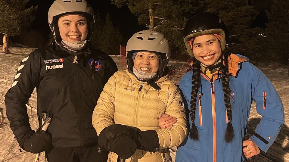 TRE GENERASJONER: Hele familien er på skisenteret. Rosemari, Sonnie Rose og Rosebell.